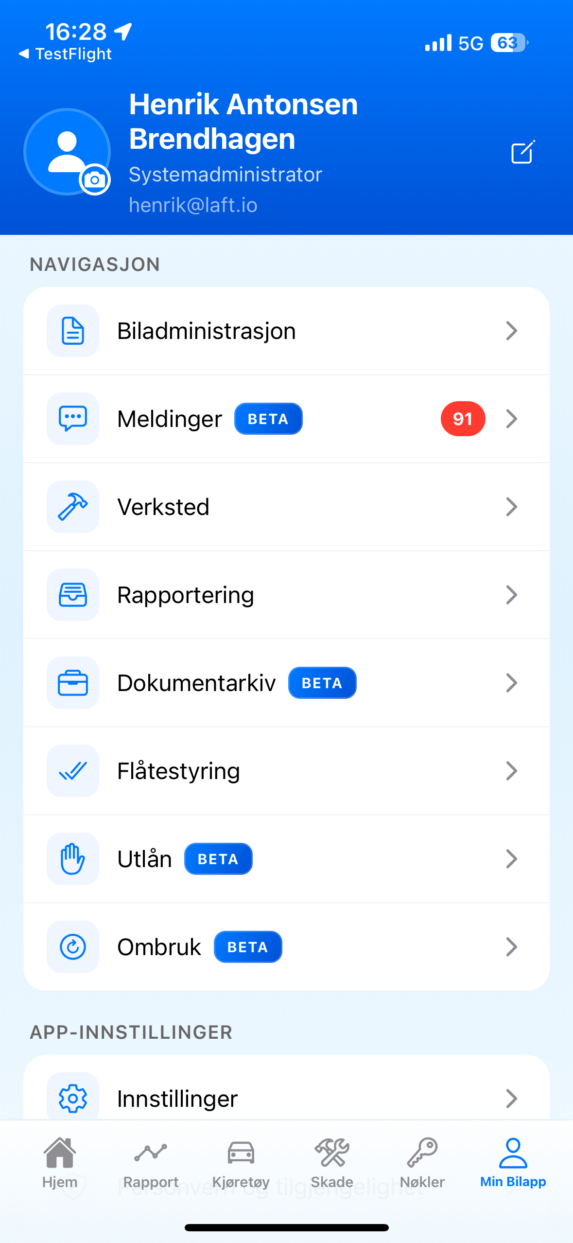 Skjermbilde av BilAppen - Kjøretøyliste